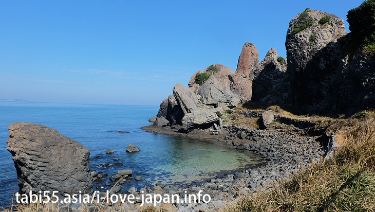 Natural Monument! Tatekami rock of Minato. Recommended for those who like strenge rocks