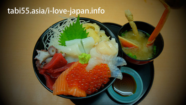 Seafood rice bowl at the Nijo fish Market! A gorgeous breakfast