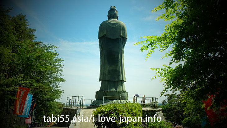 While watching the azalea, worship Kannona/Shiofune Kannon-ji Temple' Azaleas（Ome,Tokyo）
